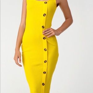Vibrant yellow pencil dress.